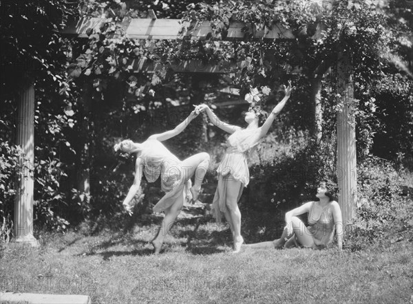 Unidentified dancers, possibly Elizabeth Duncan dancers, between 1911 and 1942. Creator: Arnold Genthe.