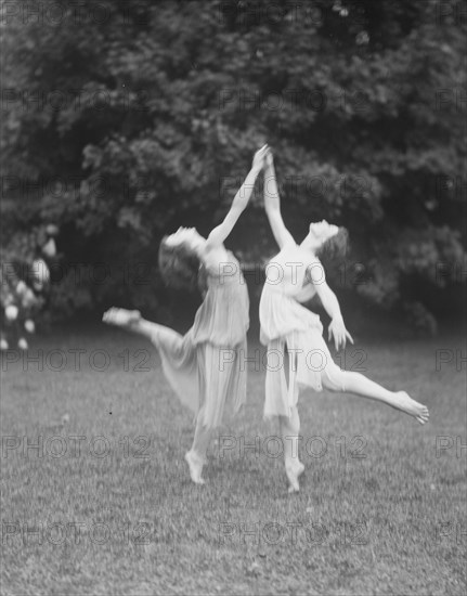 Unidentified dancers, possibly Elizabeth Duncan dancers, between 1911 and 1942. Creator: Arnold Genthe.