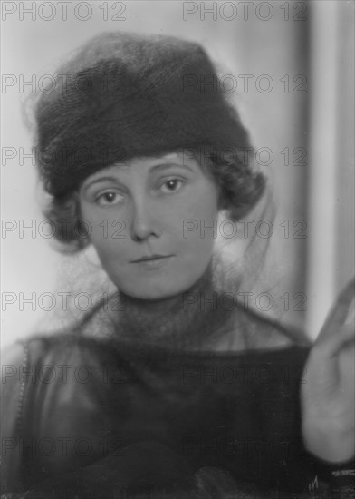 Mrs. W.H. Van Velck, portrait photograph, 1918 June 15. Creator: Arnold Genthe.