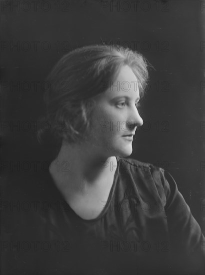 Miss Florence Von Wien, portrait photograph, 1919 Feb. 19. Creator: Arnold Genthe.