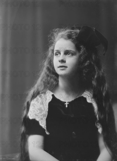 Daughter of Mrs. Andrew Welsh, portrait photograph, 1917. Creator: Arnold Genthe.