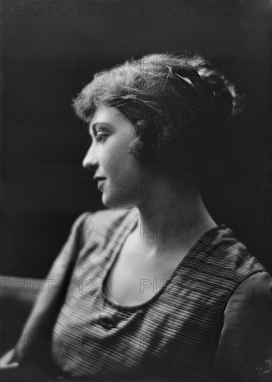 Miss Marion Wiser, portrait photograph, 1919 May 26. Creator: Arnold Genthe.