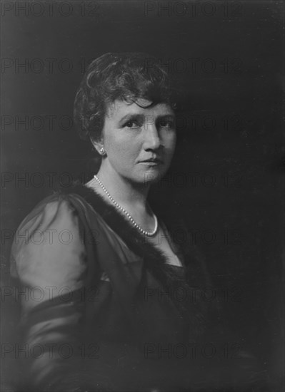Mrs. G.H. Witthaus, portrait photograph, 1918 Sept. 19. Creator: Arnold Genthe.