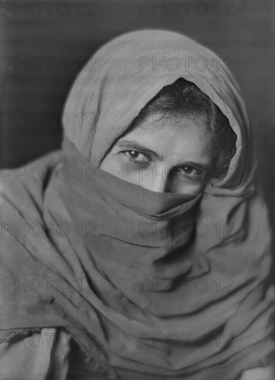 Mme. Zourma, portrait photograph, 1918 Sept. 13. Creator: Arnold Genthe.