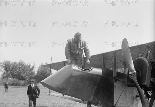 Curtiss Airplane Tests And Demonstrations; Twin Engine Biplane, Potomac Park, 1916. Creator: Harris & Ewing.