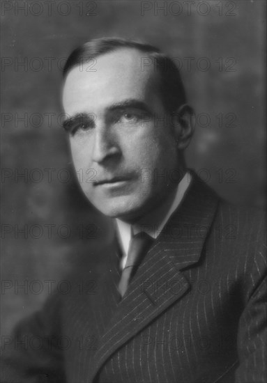 Hassan, Edward, portrait photograph, 1915 July 5. Creator: Arnold Genthe.