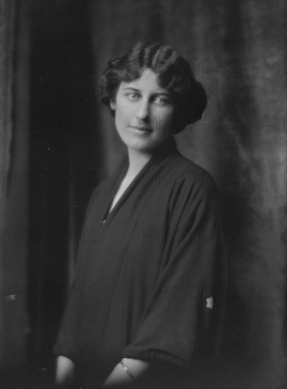 Milholland, Inez (Mrs. Eugene Boissevain), portrait photograph, 1914. Creator: Arnold Genthe.