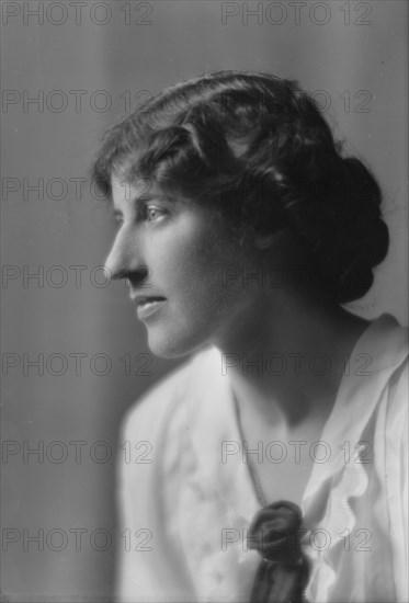 Milholland, Inez (Mrs. Eugene Boissevain), portrait photograph, 1914. Creator: Arnold Genthe.