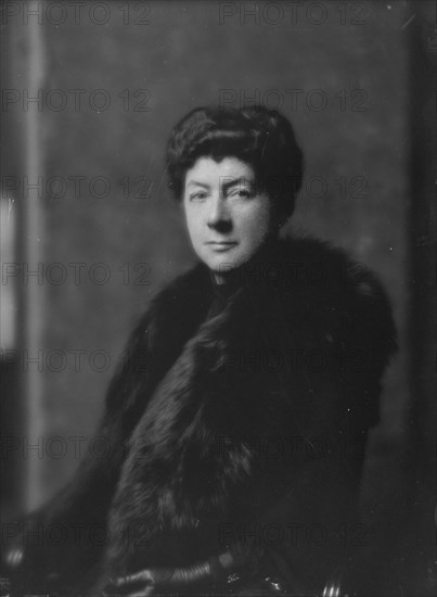 Montant, Jules, Mrs., portrait photograph, 1916 Jan. 19. Creator: Arnold Genthe.