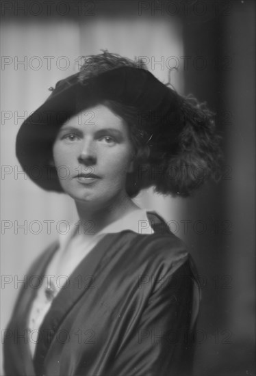 Nelson, Mrs., portrait photograph, 1915 Oct. 11. Creator: Arnold Genthe.