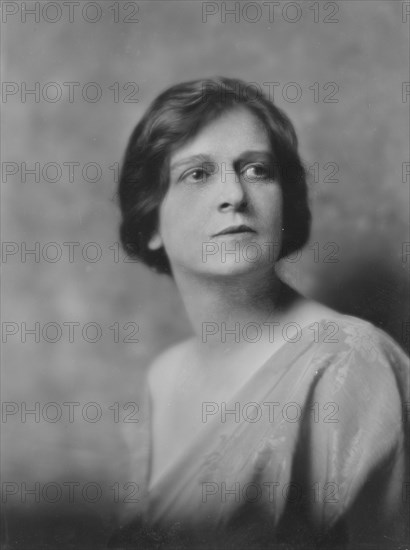 O'Connor, J.C., Mrs., portrait photograph, 1916. Creator: Arnold Genthe.