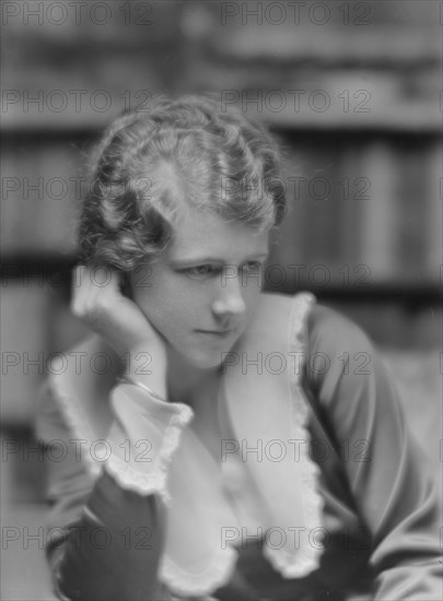 Radford, William, Mrs., portrait photograph, 1916. Creator: Arnold Genthe.