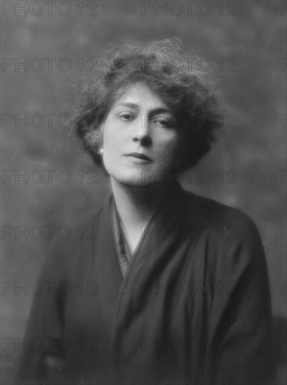 Schroder, E.A., Mrs., portrait photograph, 1916. Creator: Arnold Genthe.