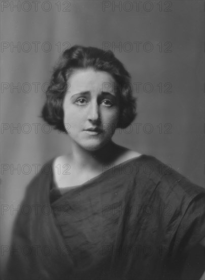 Schultz, Mrs., portrait photograph, 1916. Creator: Arnold Genthe.