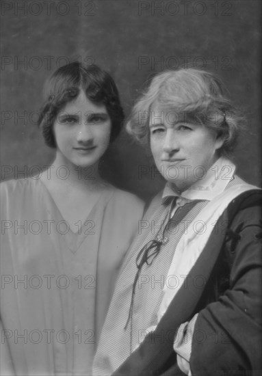 Terry, Ellen, Miss, and Anna Duncan, portrait photograph, 1915. Creator: Arnold Genthe.