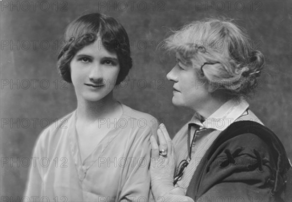 Terry, Ellen, Miss, and Anna Duncan, portrait photograph, 1915. Creator: Arnold Genthe.