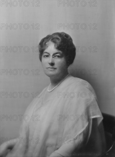 Wertheimer, M.A., Mrs., portrait photograph, between 1916 and 1929. Creator: Arnold Genthe.