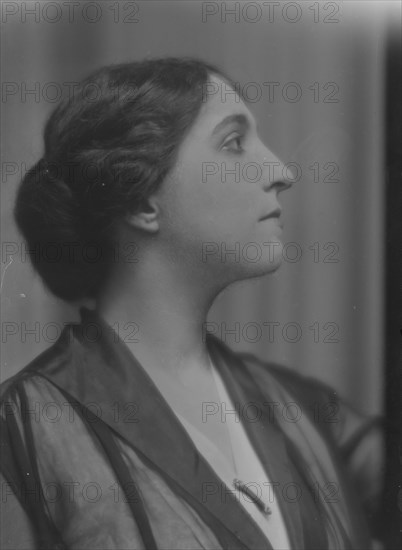 Wichel, William, Mrs., portrait photograph, 1916. Creator: Arnold Genthe.