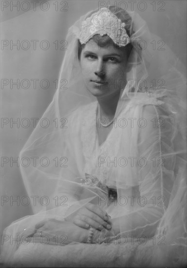 Doster, Alexis, Mrs., portrait photograph, 1917 Oct. 13. Creator: Arnold Genthe.