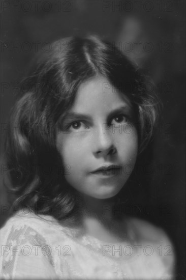 Bush, Peggy, Miss, portrait photograph, 1914 Aug. 18. Creator: Arnold Genthe.