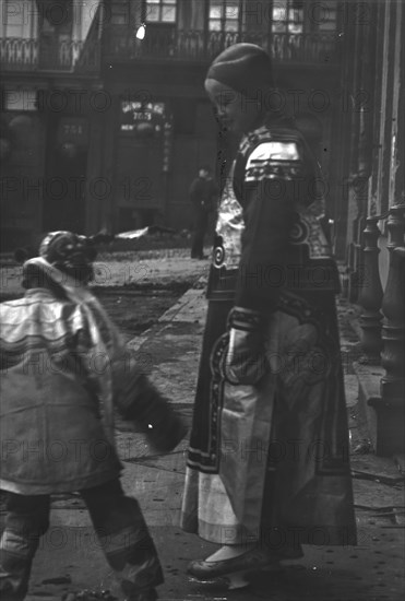 Dressed for a formal visit, Chinatown, San Francisco, between 1896 and 1906. Creator: Arnold Genthe.