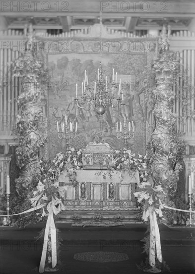 Breese wedding, portrait photograph, 1915. Creator: Arnold Genthe.