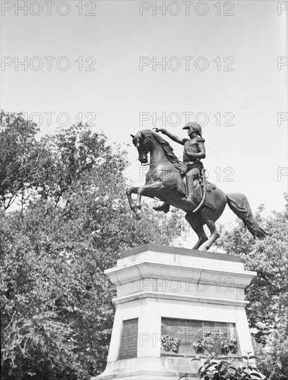 Equestrian statues in Washington, D.C., between 1911 and 1942. Creator: Arnold Genthe.