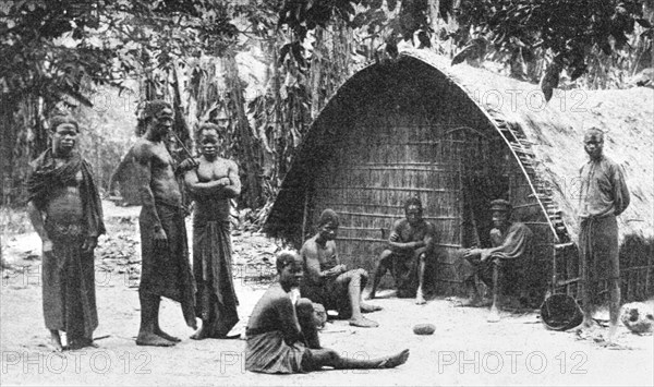 ''Famille Bateke; L'Ouest Africain', 1914. Creator: Unknown.