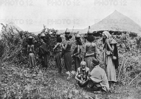 ''Environs de Harar. Jeunes filles Gallas revenant du puits; Le Nord-Est Africain', 1914. Creator: Unknown.