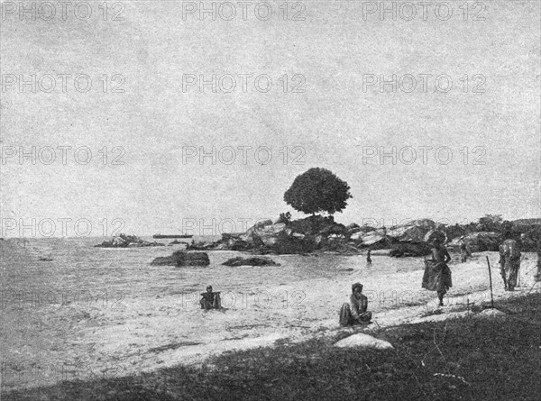 ''Sur les bords lac Victoria pres de Bukoba; Afrique Australe', 1914. Creator: Unknown.