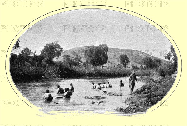 ''Le lavage de l'or a la batee; Iles Africaines de la mer des Indes', 1914. Creator: Unknown.