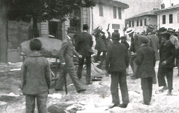'Sarajevo, Les maisons et magasins serbes sont saccages', 1914. Creator: Walter Tausch.