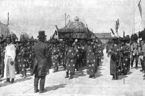 'Le changement de President en Chine; les funerailles de Yuan Chi Kai', 1916. Creator: Unknown.