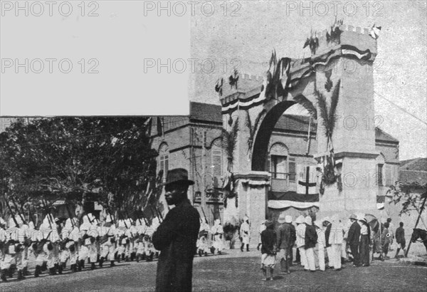 'Les vainqueurs du Cameroun; Apres la revue passee par le general Pineau', 1916. Creator: Unknown.