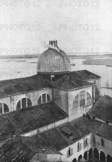 'Les destructions de monuments a Venise; Coupole de l'eglise San-Pietro di Castello', 1916. Creator: Unknown.