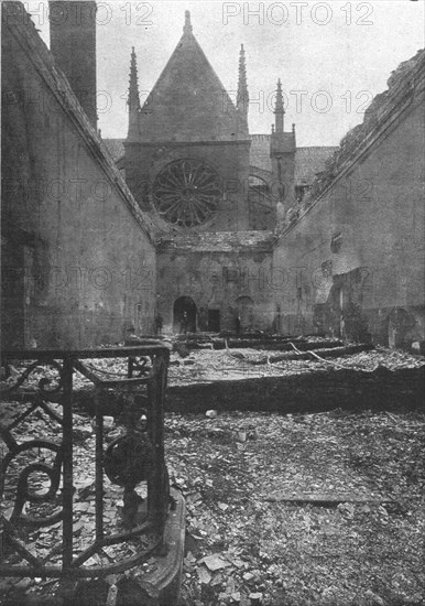 'Les destructions de monuments a Reims; Premier etage de l'Hotel-Dieu de Reims', 1916. Creator: Unknown.