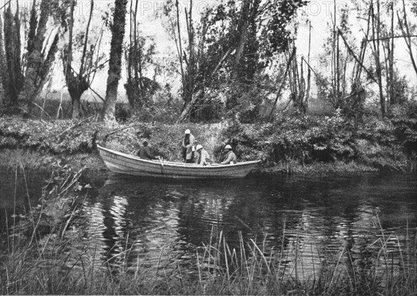 'Contrastes sur le front de la Somme; Sur la rive Sud de la riviere', 1916. Creator: Unknown.