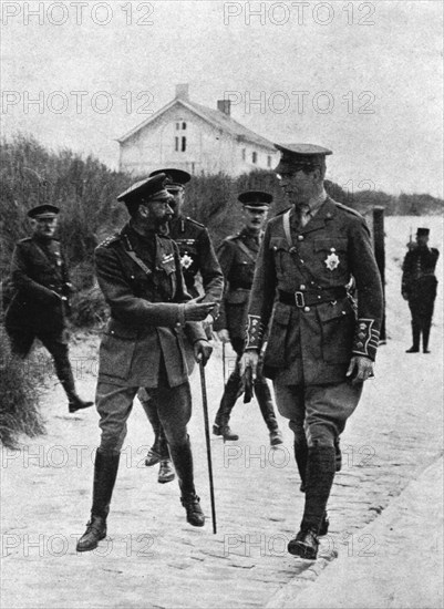 'La visite du roi d'Angleterre a ses armees et au front Belge', 1916. Creator: Unknown.