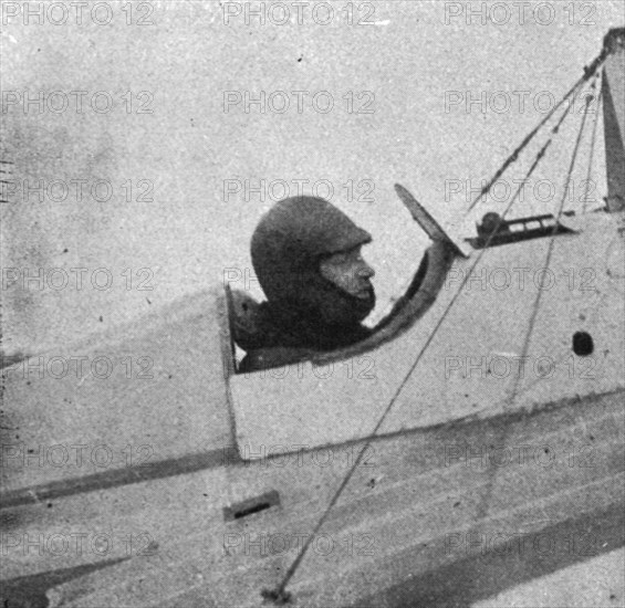 'La mort de Brindejonc des Moulinais; Brindejonc photographie avant son dernier depart', 1916. Creator: Unknown.