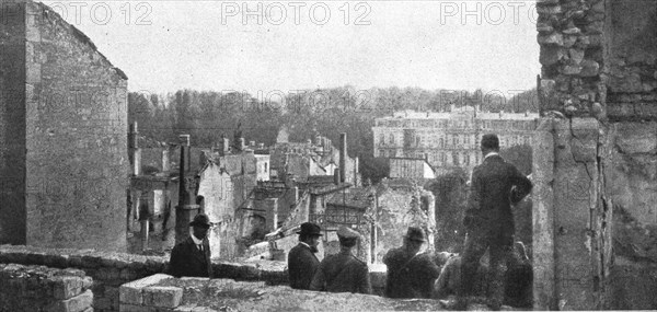 'M Lloyd George, ministre de la Guerre britannique, a Verdun', 1916. Creator: Unknown.