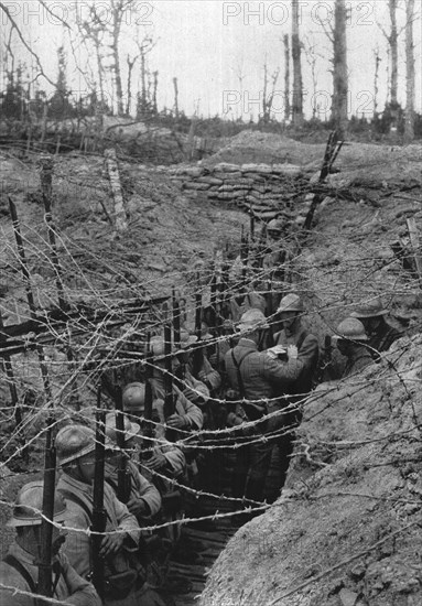 'La Bataille de la Somme; Remise de decorations dans la tranchee', 1916. Creator: Unknown.