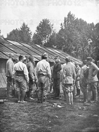 'La Bataille de la Somme; La recompense d'un groupe de braves', 1916. Creator: Unknown.