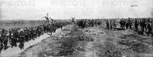 'La bataille de la Somme; Trois instantanes de l'attaque Britannique du 25 septembre..., 1916. Creator: Unknown.