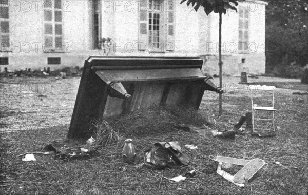 ''Nos Chateaux au Pillage; Quelques aspects du Chateau du Gue a Tresmes, pres de Congis', 1914. Creator: Unknown.