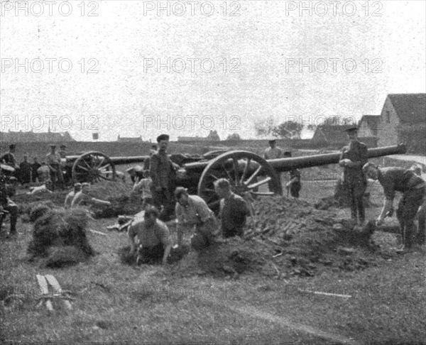 'La supreme defense d'Anvers; Les pieces de cotes anglaises repondent aux mortiers allemands', 1914 Creator: Unknown.