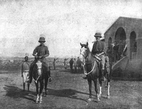 'le brigadier-general anglais Cunliffe (a droite) et son chef d'etat-major, le major Wright', 1916. Creator: Unknown.