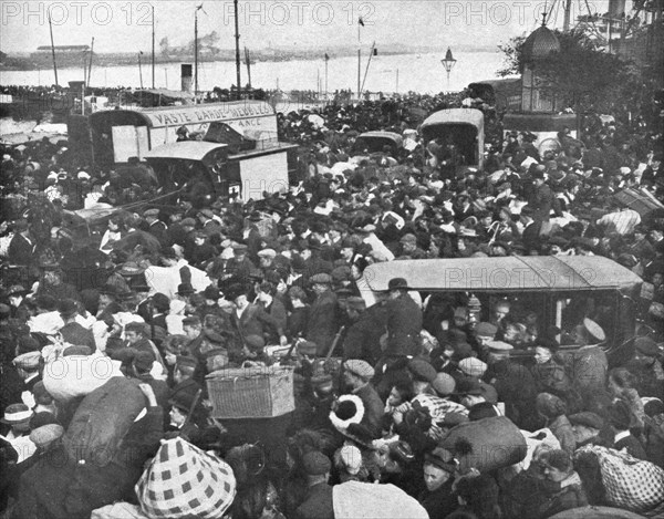 'L'etat Belge en Exil; Le general Pau, envoye a Anvers, en a preconise l'evacuation', 1914. Creator: Unknown.