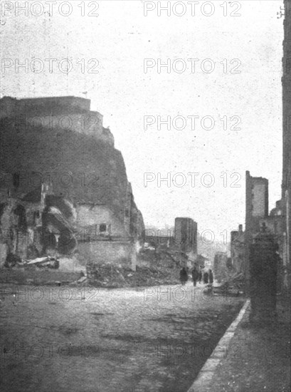 'Dinant et Louvain: Dinant; le faubourg de Leffe', 1914. Creator: Unknown.