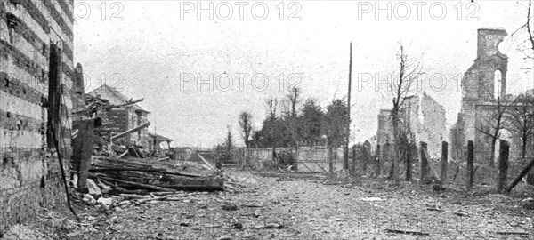 ''A Perthes-les Hurlus; Une maison et la rue de l'Eglise a Perthes-les Hurlus', 1915. Creator: Unknown.