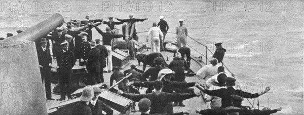 ''La fin de L' "Emden"; La captivite du personnel de "Emden" a bord du "Sydney"', 1914. Creator: Unknown.